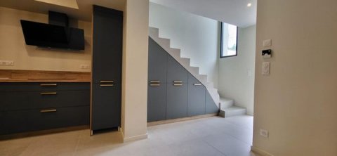 Fabrication et installation d'un aménagement sous escalier à Charbonnières-les-Bains